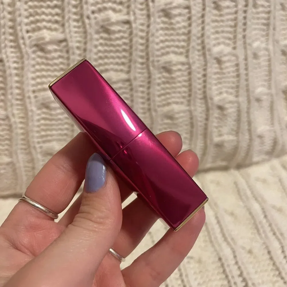 READ Estee Lauder Pure Color Envy Hi-Lustre‎ Light Sculpting Lipstick LURE ON ME